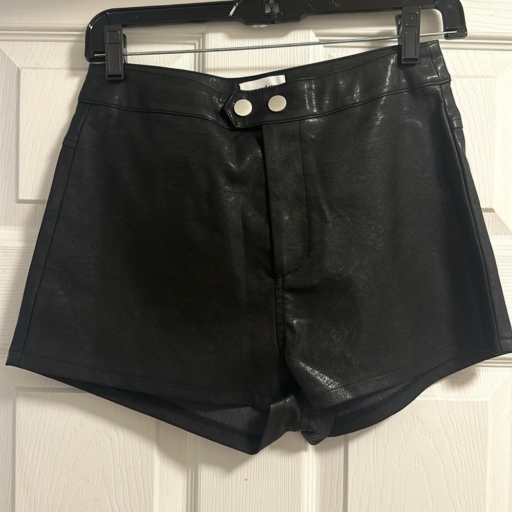 Super down size small faux leather short